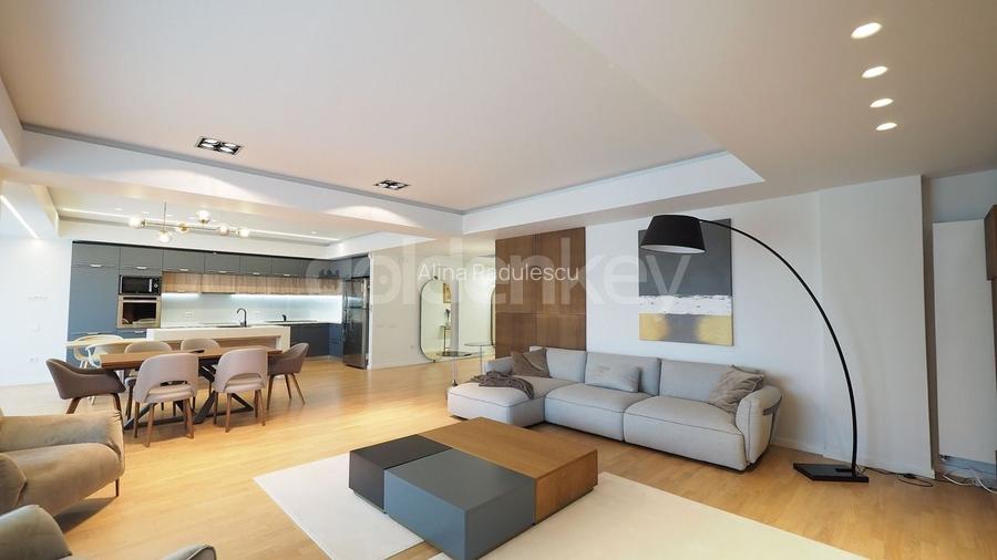 Apartament ultra-finisat cu 4-5 camere, vedere libera, 2 garaje