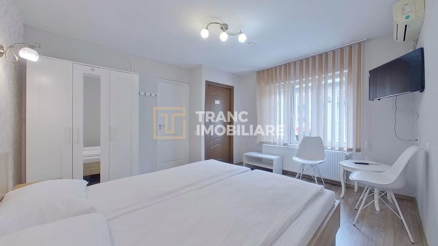 Casă generoasă cu 11 camere + spațiu comercial inclus | Calea Radnei - 12