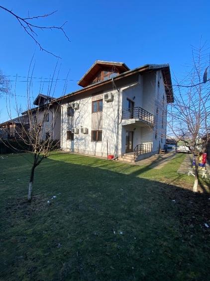 Vila cu 3 apartamente  la parter,etaj  si mansarda - 10