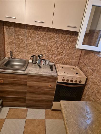 Este de inchiriat - 4