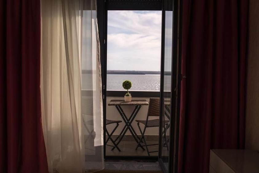 APARTAMENT 3 CAMERE MAMAIA CU VEDERE LA LAC - 2