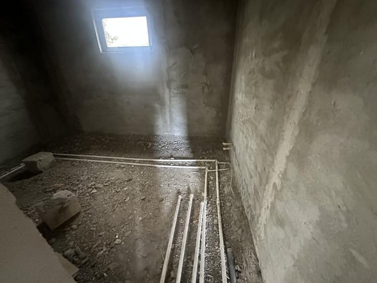 Casa la rosu cu teren 1248 mp | Misleanu, Ialomita | Comision  Cumparator 0 | - 9