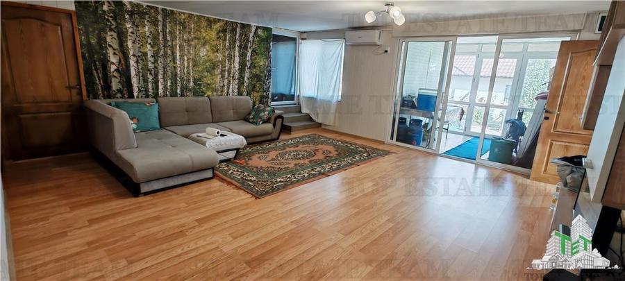 Ferma 3,3ha, din care 2,5ha intravilan, vila 7 camere, D+P+E+M, casa pentru munc - 20