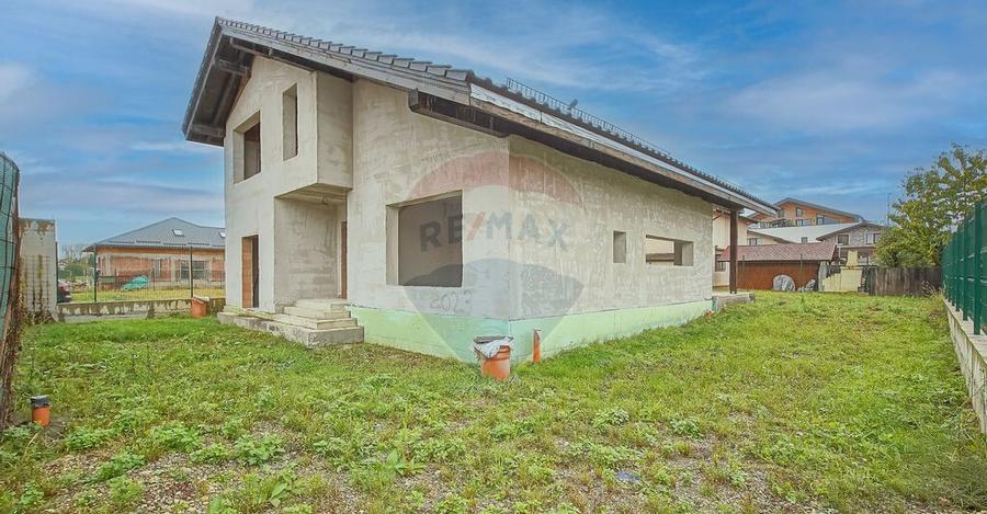 Casa spa?ioasa la gri, 4 camere, 3 bai, teren 500 mp ... - 2