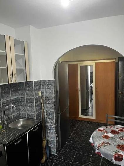 Apartament 2 camere decomandat etaj 4 zona Soarelui - 4