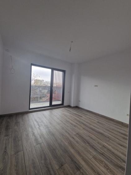 Decebal - Unirii -  Bloc nou - Apartament 3 camere - terasa - 2 grupuri sanitare - 6