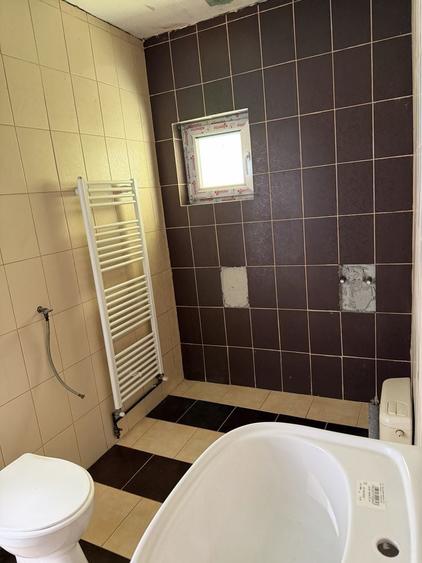 Apartament cu 3 camere în Vasile Aaron