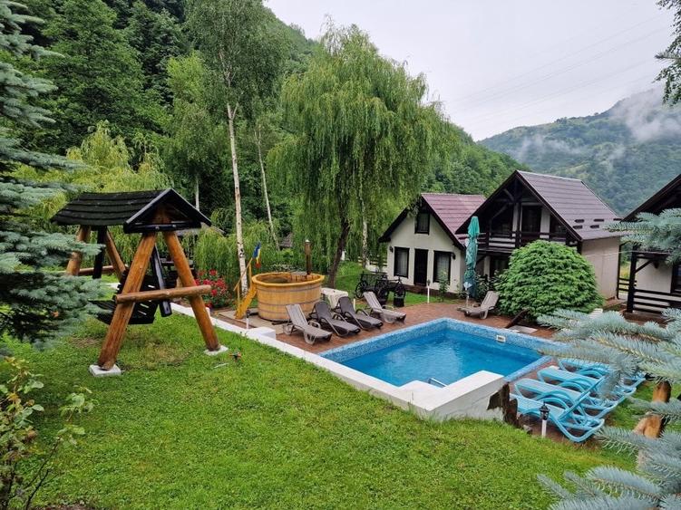 Complex Turistic - 900 mp utili -  teren 3000 mp - Piscina - zona turistica - 3