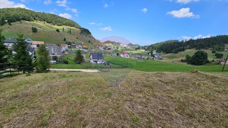 Teren la inaltime, 1034mp, Fundata- cea mai inalta localitate din tara - 3