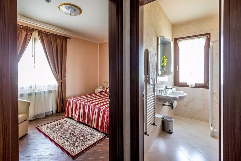 Apartament 3 camere 2 bai intrare Mamaia pe partea cu marea Mobilat utilat Lux - 15