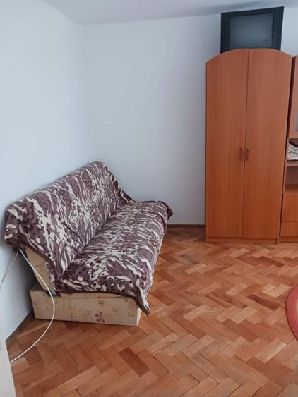 Apartment 2 camere decomandat, etaj 1 , de inchiriat - 5