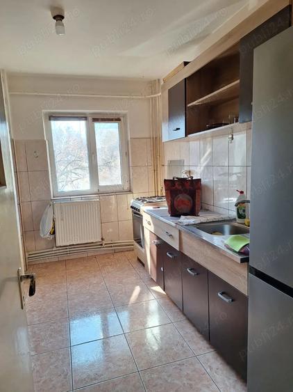 Inchiriez apartament 3 camere Zona Tineretului Braila - 2