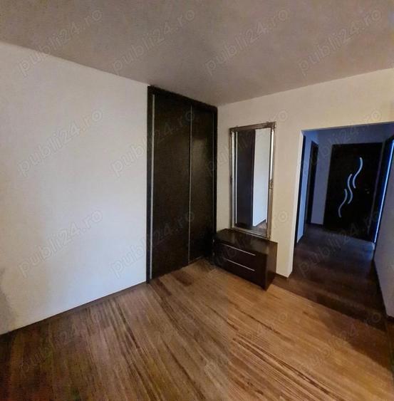 Inchiriez apartament 3 camere et.1 - 5