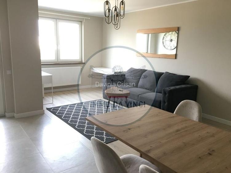 Inchiriez apartament cu parcare inclusa