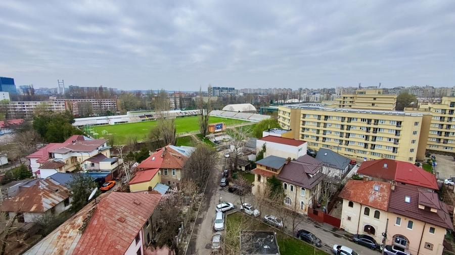 Casă cu 6 camere cu Canalizare în Regie