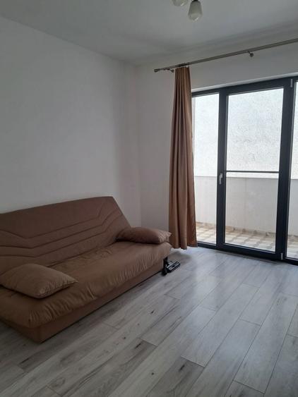 Inchiriez apartament 3 camere , loc de parcare inclus , in zona AFI - 2