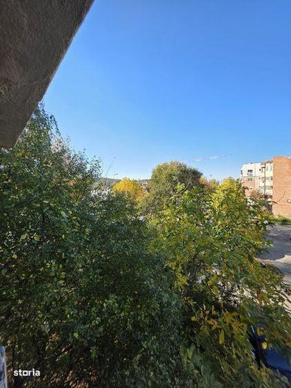 Vand Apartament cu 2 Camere Decomandat la Et 2 Zona Centrala Peco Mol - 1