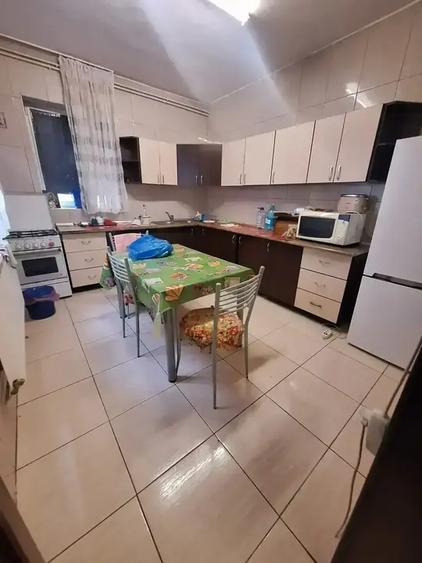 Casă cu teren – ideală pentru spații comerciale / birouri – Sector 4 - 1