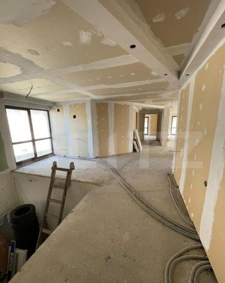 Apartament cu destinatii multiple, semifinisat, 227 mp, zona - 5