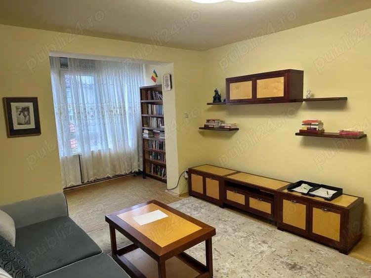 Apartament trei camere zona 0 - 1