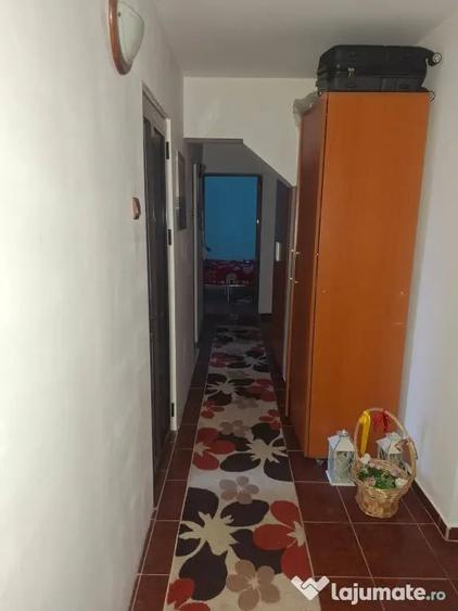 Apartament de vanzare, 3 camere(70 m2), etajul 4 din 4, decomandat, in Olteni?a, - 1
