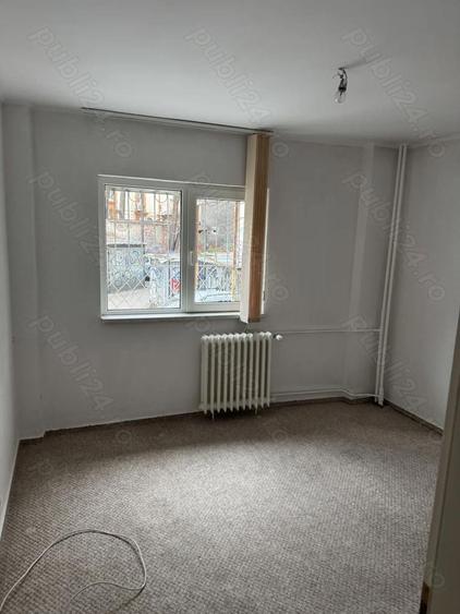 Inchiriez apartament 2 camere Pia?a Romana PARTICULAR - 1