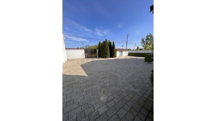 Casă individuală cu 14 camere cu Piscina în Tărtășești