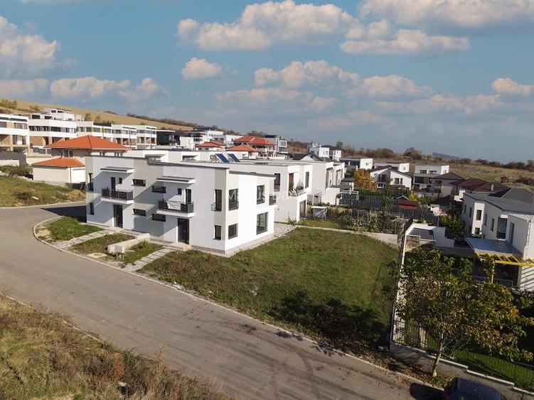 Casa de tip duplex cu CF, la 10 minute de RIVUS MALL, Cluj-Napoca Casa de tip duplex cu CF, la 10 minute de RIVUS MALL, Cluj-Napoca