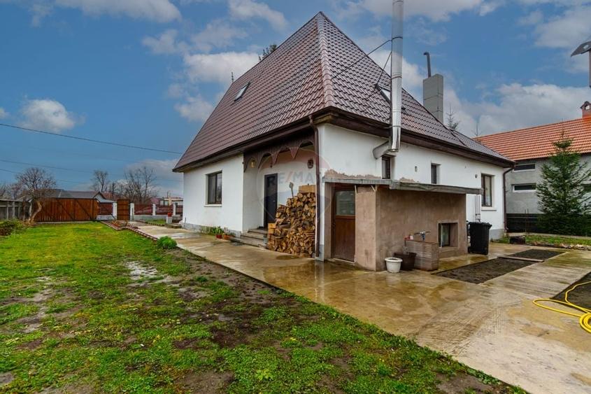 Vila cu 8 camere, 7150 mp teren intravilan I OZUN, COVASNA| COMISION 0 - 56