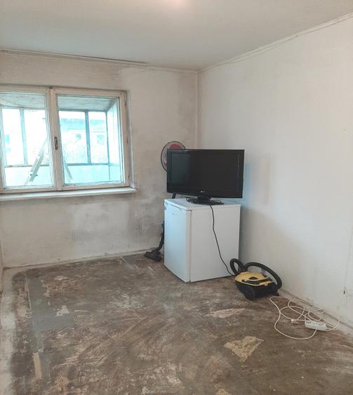 Toporasi-Branistari, sector 5, garsoniera-etaj 1 din P+4, bloc civilizat - 6