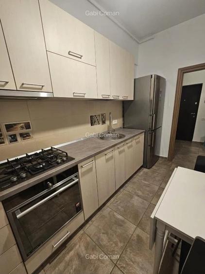 Apartament cu 2 camere semidecomandat, mobilat în Văcăresti
