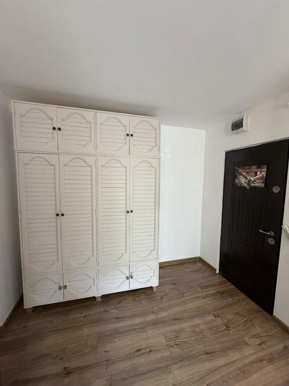Inchiriez apartament cu 2 camere, renovat recent - 1