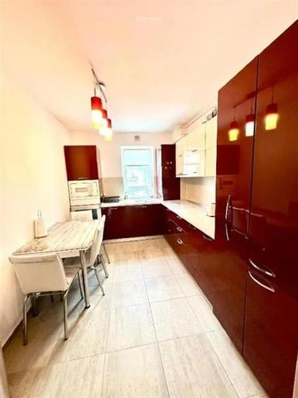 Apartament 3 camere, mobilat și utilat modern, loc parcare,  vedere spre mu - 7