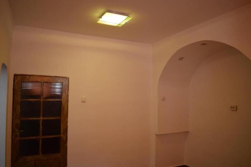 Timpuri Noi-apartament 3 camere in vila interbelica demisol/p 1,curte - 6