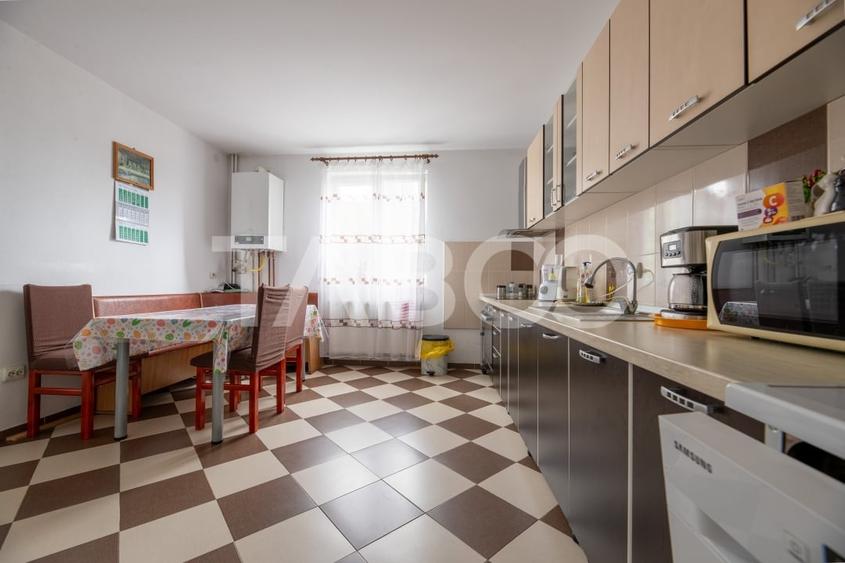 Casa de vanzare cu 4 dormitoare 2 bai si pivinita in Selimbar - 10