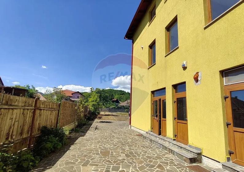 DE INCHIRIAT Spa?iu comercial generos P+2 in zona... - 2