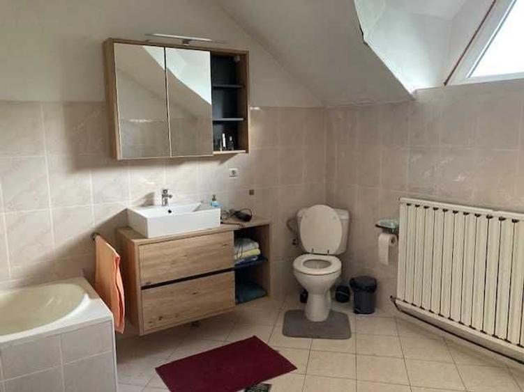 Casă cu 4 camere în Sânpetru