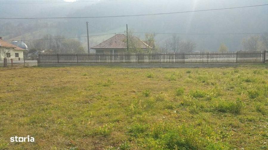 Teren cu deschidere la drumul national impreuna cu cabana - 6