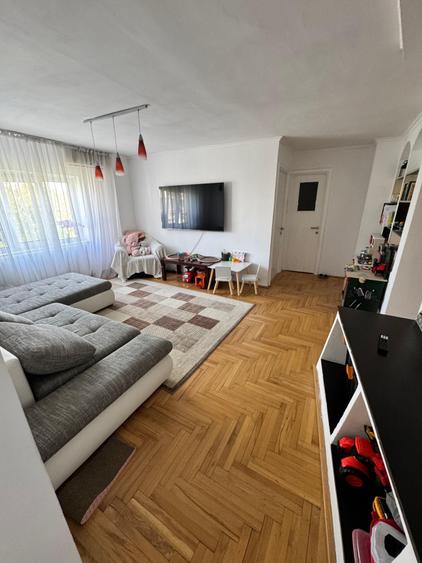 Apartament cu 4 camere decomandat, mobilat în Odobescu
