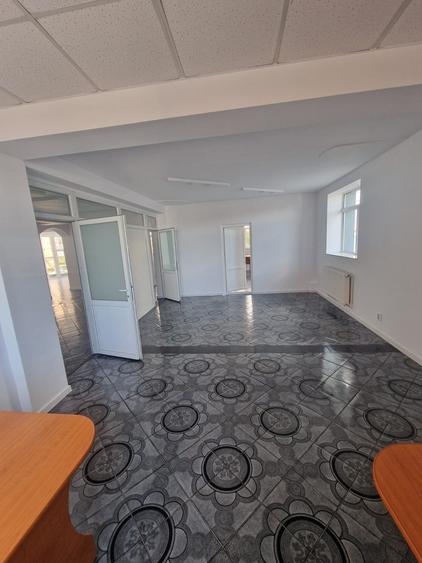 Se inchiriaza saptiu comercial pret 1500 euro negociabil. - 10