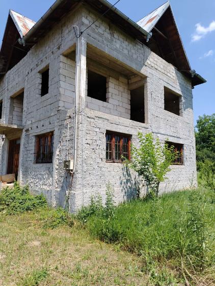 Casa si teren 1200m in cartier Caramidari - 2