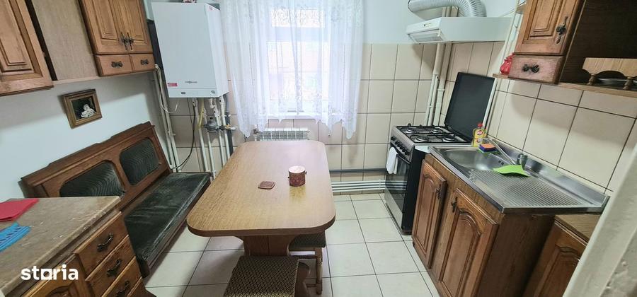 George Enescu-zona Unversitatii- 3 camere etaj 1, mobilat si utilat - 9