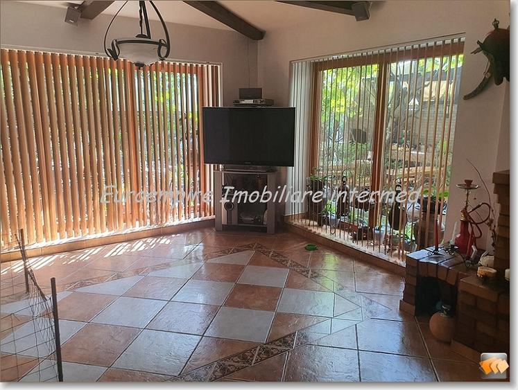 Pensiune 14 camere de vanzare zona Eforie Nord - 1