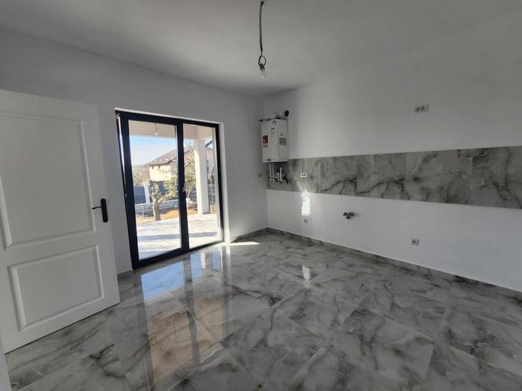 CASA INDIVIDUALA, 3 CAMERE, 550 MP TEREN, CIURBESTI - 1