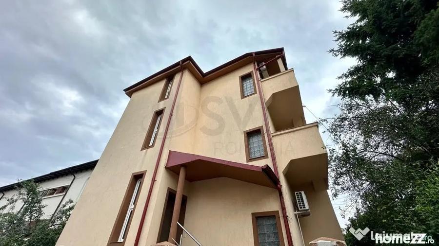 Casă cu 7 camere cu Teren 180 Mp în Vatra Luminoasă