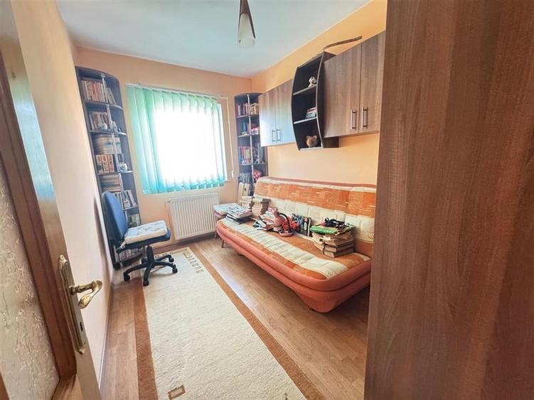 Apartament decomandat 3 camere cu 2 balcoane zona Valea Aurie - 5