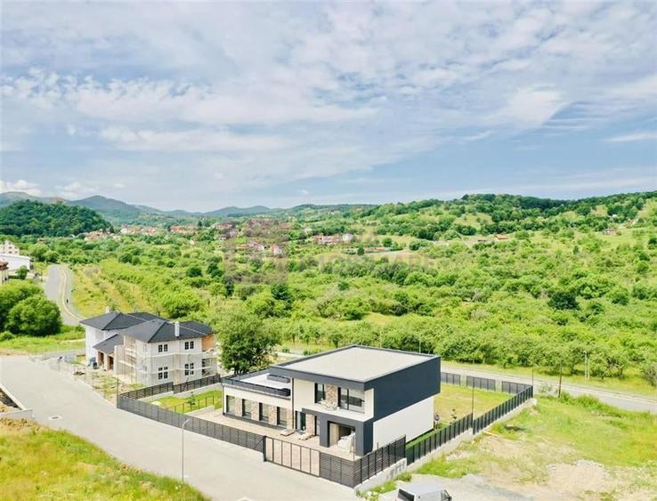 Vila individuala de lux | mobilata | NOUA | teren 1190 mp | piscina si garaj - 2