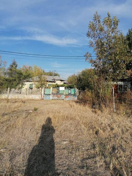 Casa cu anexe ?i teren - 8