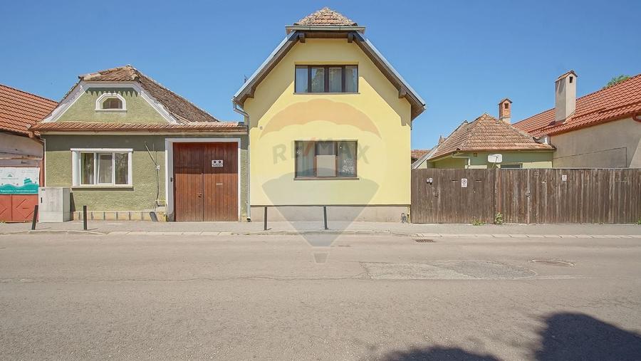 Casă cu 2 apartamente în Brasov, investiție sigură sau căminul ideal - 2