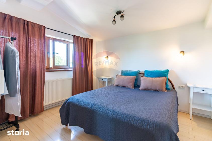 Casă cu 8 camere cu Teren 695 Mp în Andronache